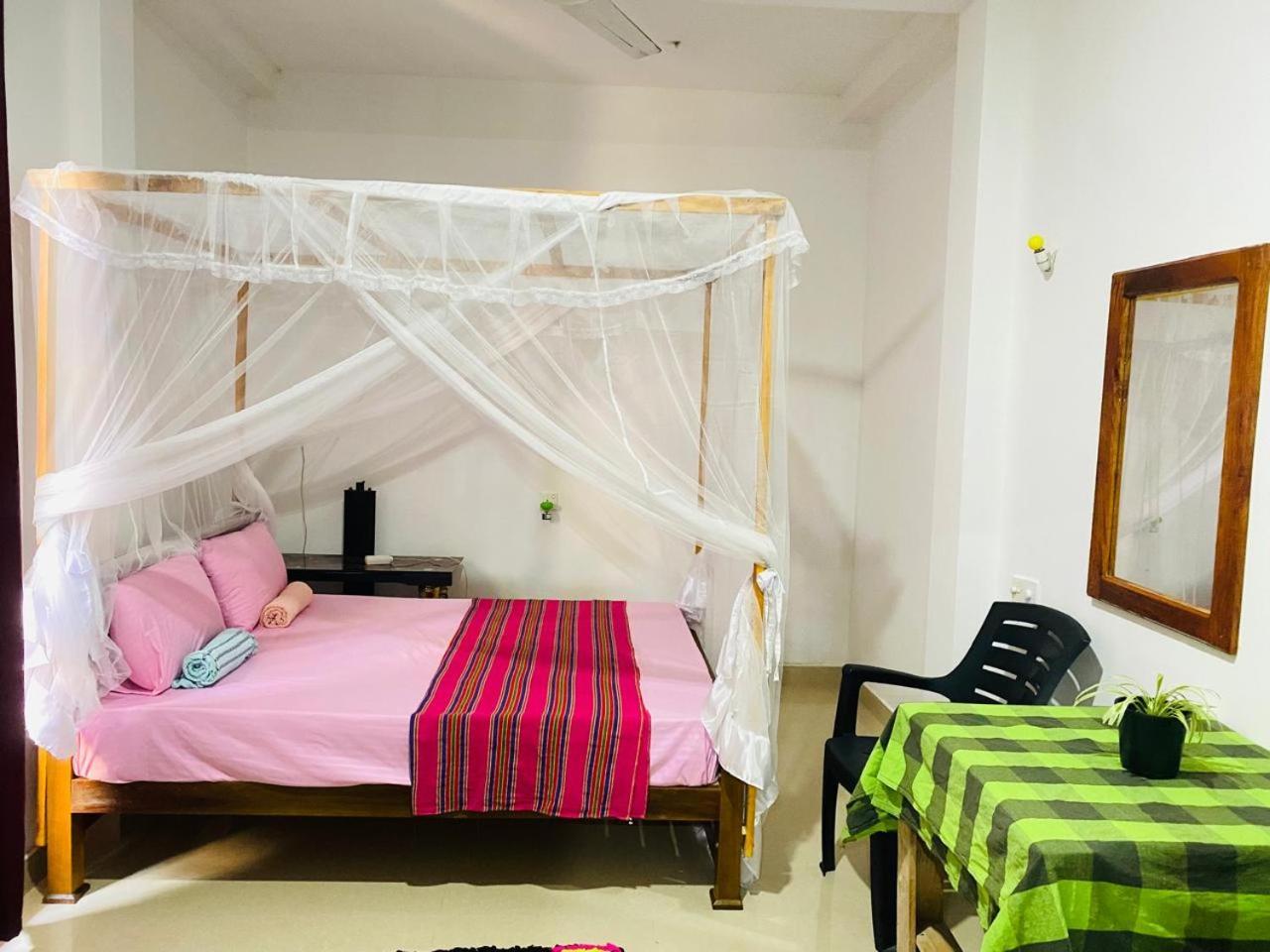 Pradeep Guest House Мирисса Экстерьер фото