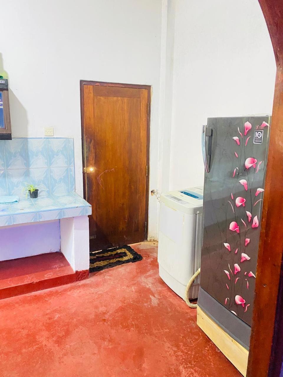 Pradeep Guest House Мирисса Экстерьер фото