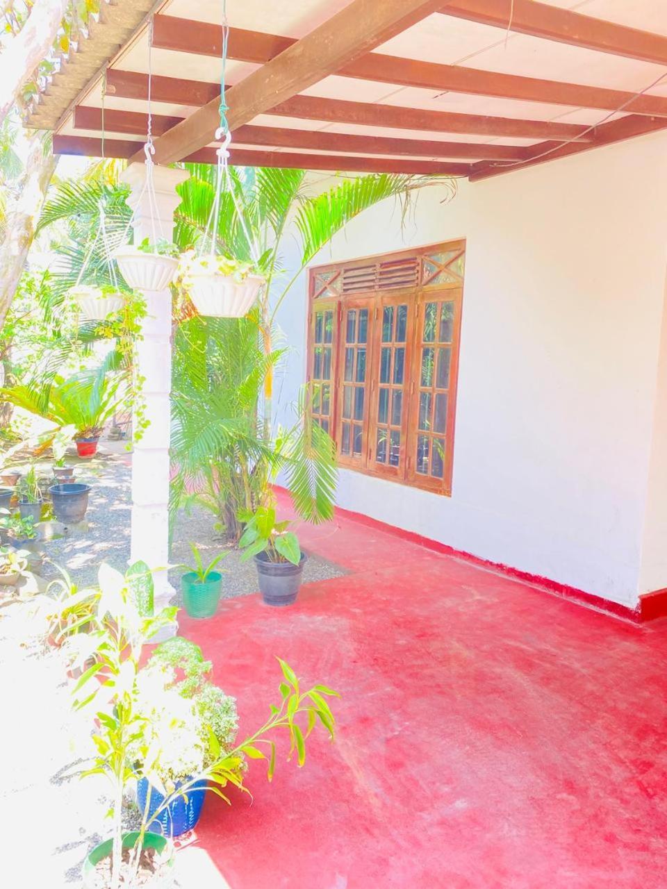 Pradeep Guest House Мирисса Экстерьер фото