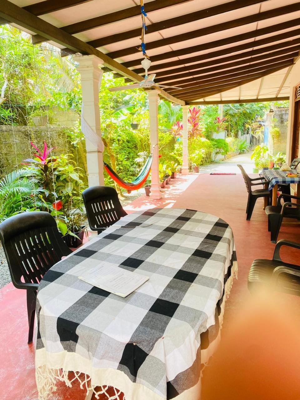 Pradeep Guest House Мирисса Экстерьер фото
