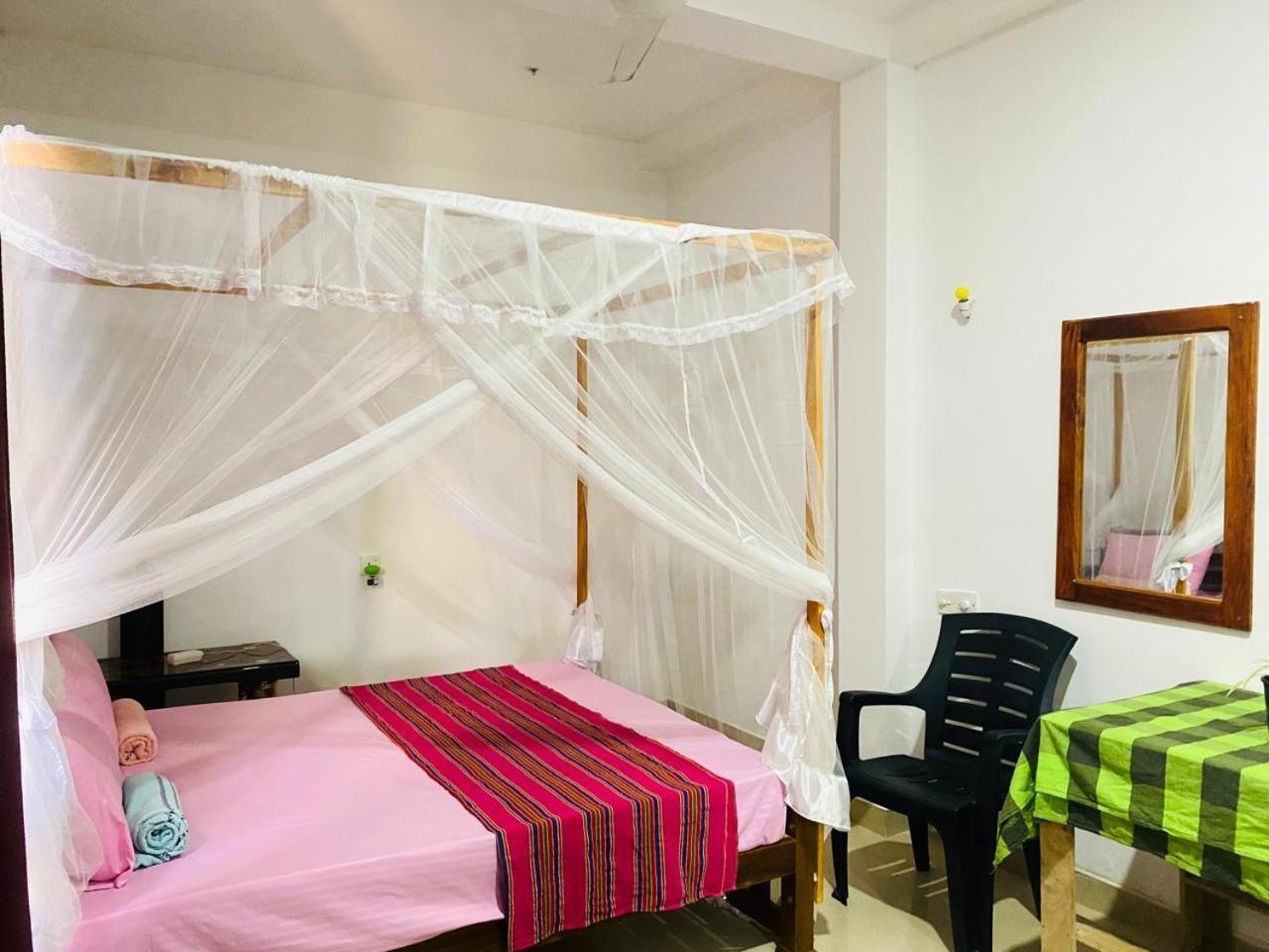 Pradeep Guest House Мирисса Экстерьер фото