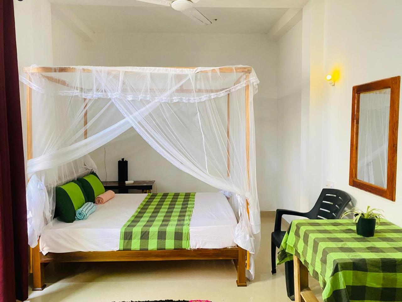 Pradeep Guest House Мирисса Экстерьер фото