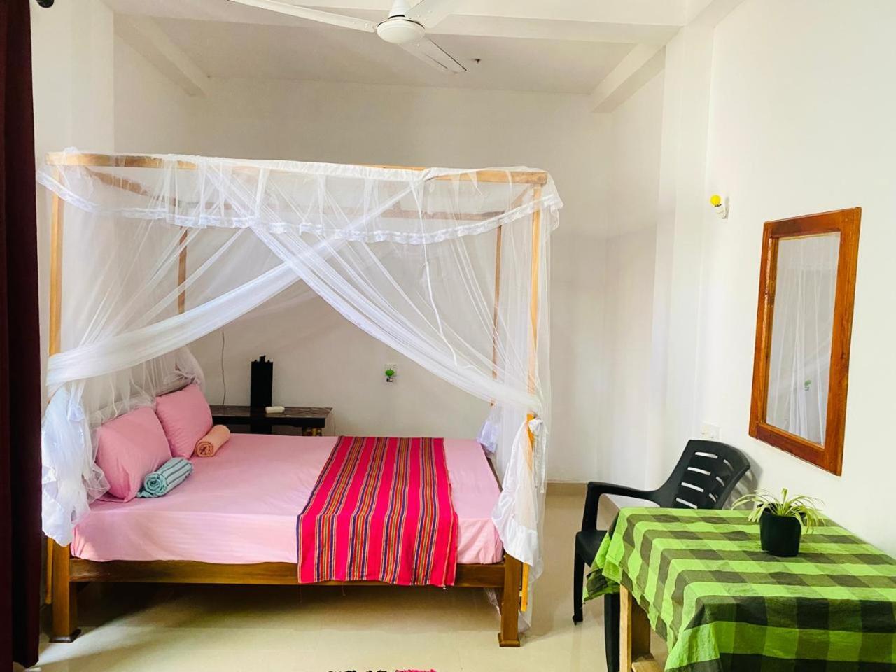 Pradeep Guest House Мирисса Экстерьер фото